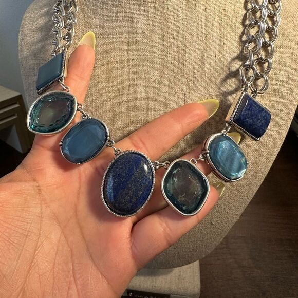 CHICOS CLEO SHORT NECKLACE - Picture 2 of 3